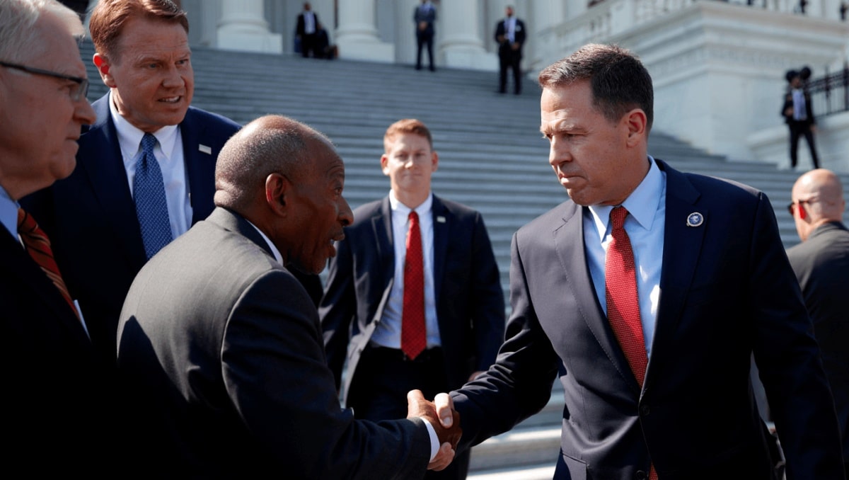 Senate confirms Markwayne Mullin to lead Homeland Security as TSA standoff deepens