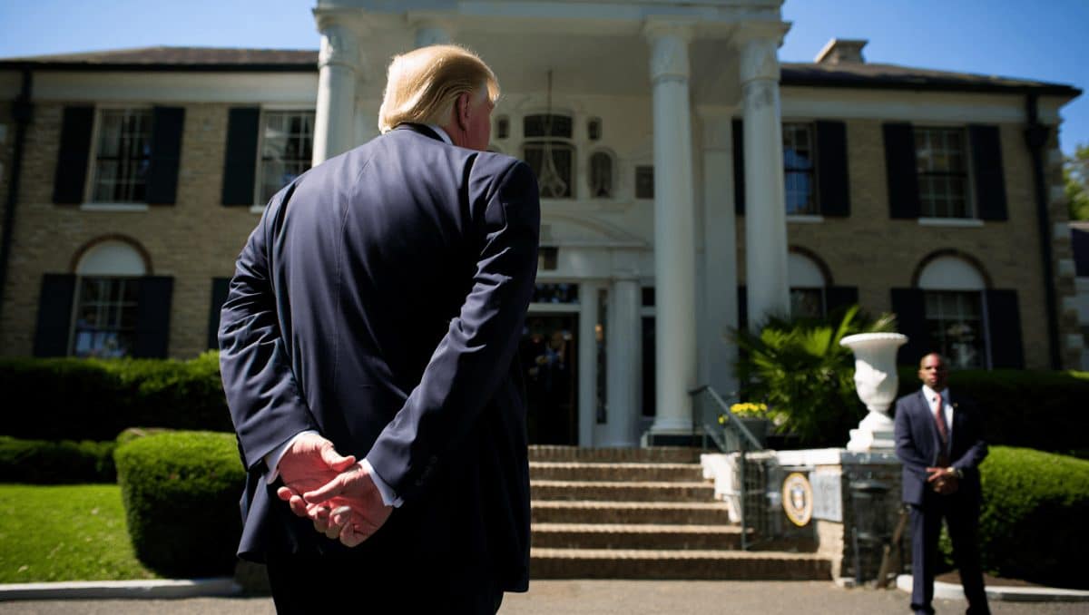 Trump makes a detour to Elvis Presley’s Graceland in Memphis during Iran war and airport turmoil