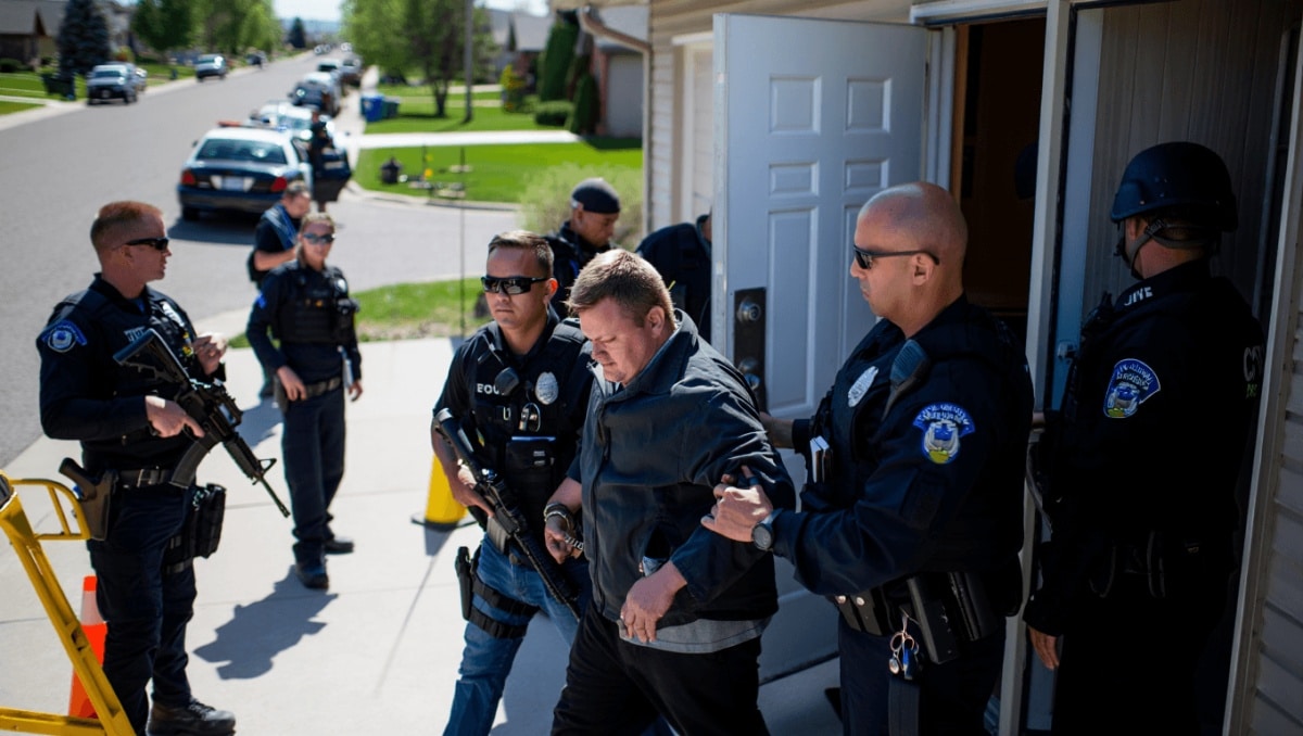 
			SWAT team arrests Colorado fugitive in Cheyenne		