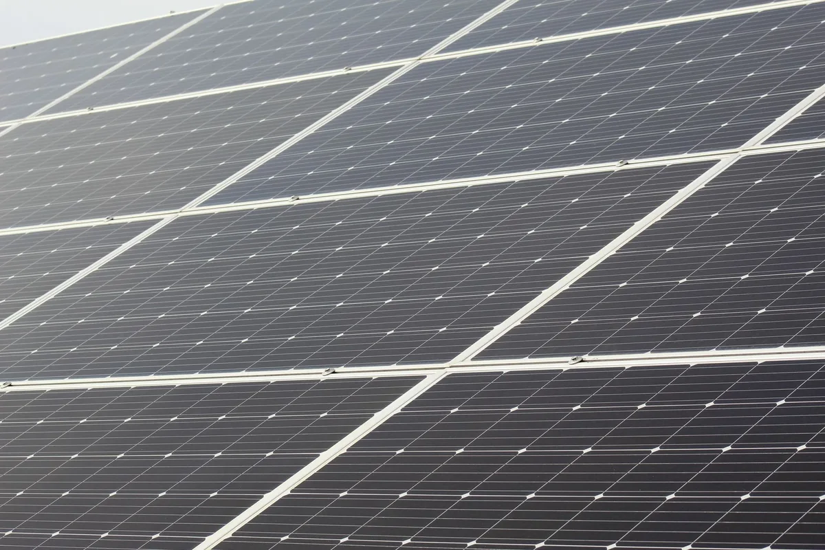 Advanced solar cell and wafer manufacturing equipment in a modern facility