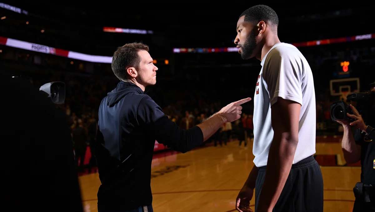 The incident unfolded when Cunningham pointed at Bonner during a confrontation on the court; the gesture and the back-and-forth were captured on camera and quickly circulated across social platforms. The clip significantly raised Cunningham’s public profile, turning the moment into