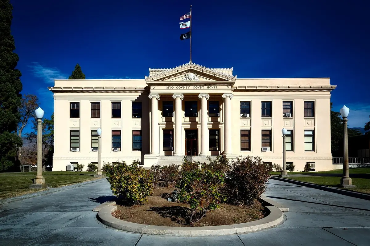 Exterior of a Georgia county courthouse in midtown Fulton County